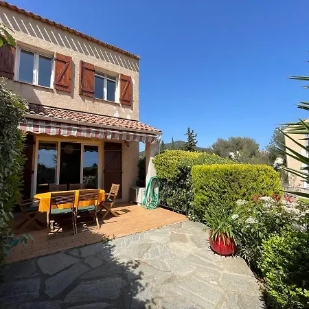 Holiday home Maison Familiale Climatisee Entre Plages Et Centre *