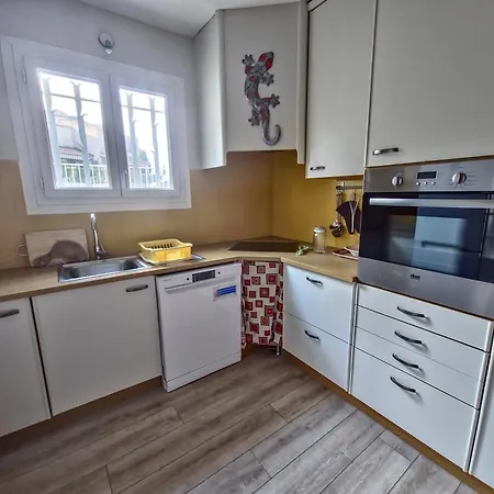 Maison Familiale Proche Plage, Parking, Clim Carqueiranne