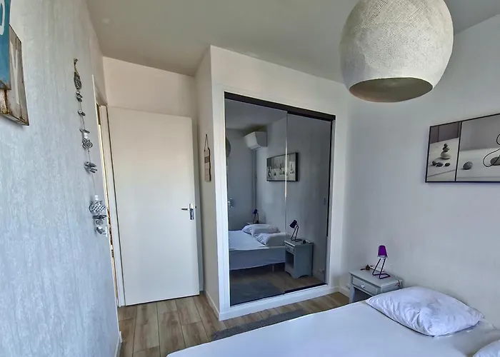 Maison Familiale Proche Plage, Parking, Clim ガイヤック