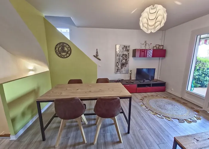 Maison Familiale Proche Plage, Parking, Clim 別荘 *